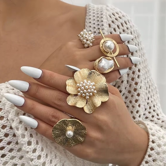 Anthropologie Flower Gold Pearl Adjustable Ring - Picture 5 of 5
